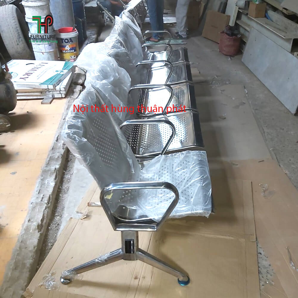 bằng chờ inox có tay giữa